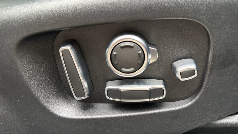 Land Rover Range Rover Velar 3.0 D300 MHEV Dynamic HSE 5dr Auto Diesel Estate